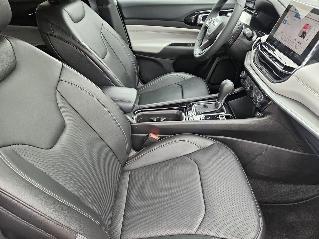 Used 2025 Jeep Compass Limited w/ Elite Group image 11