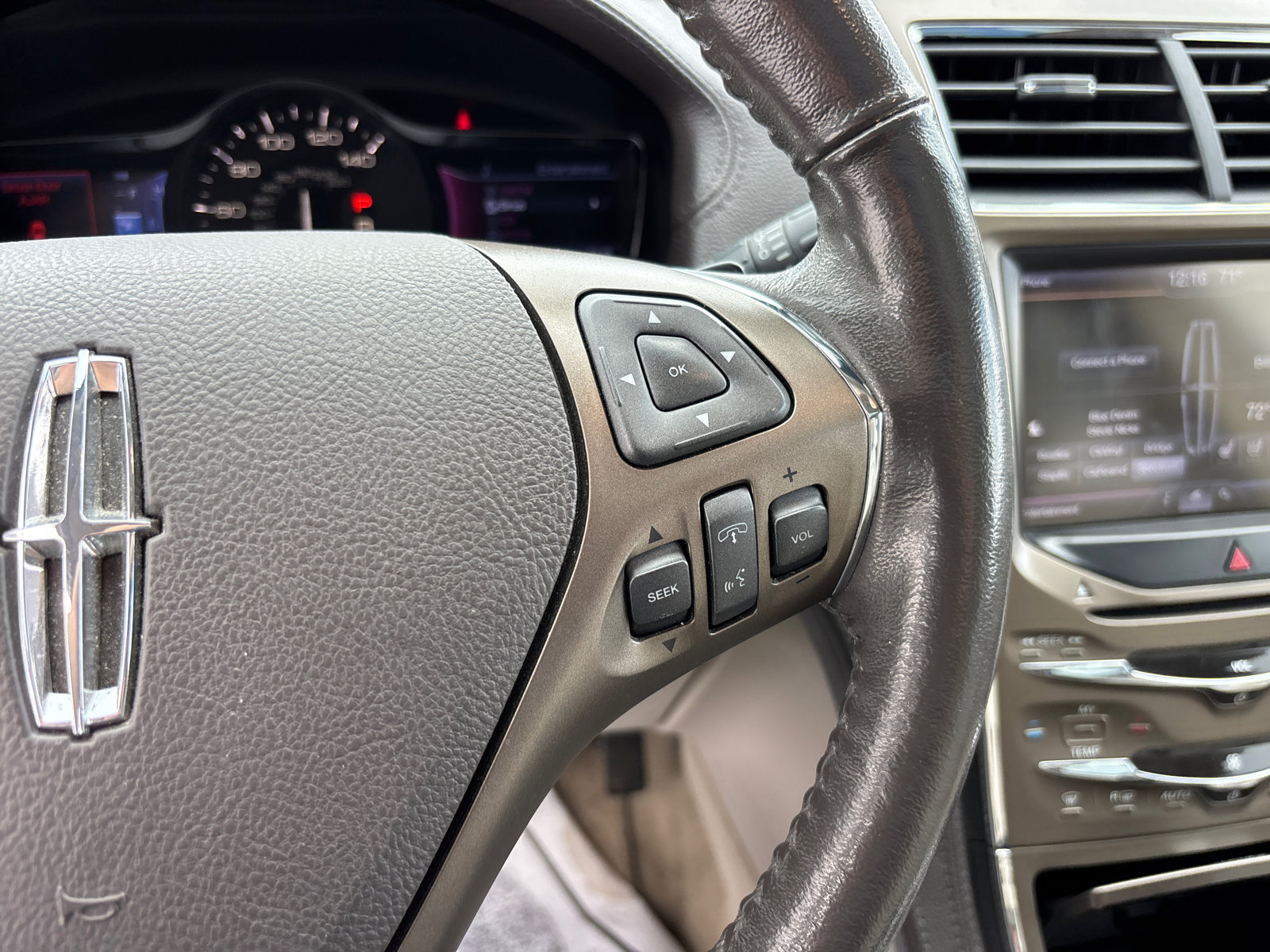 Used 2013 Lincoln MKX FWD image 18