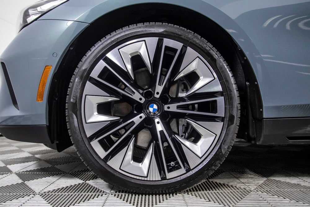 Used 2026 BMW 540i xDrive AWD/4WD image 37