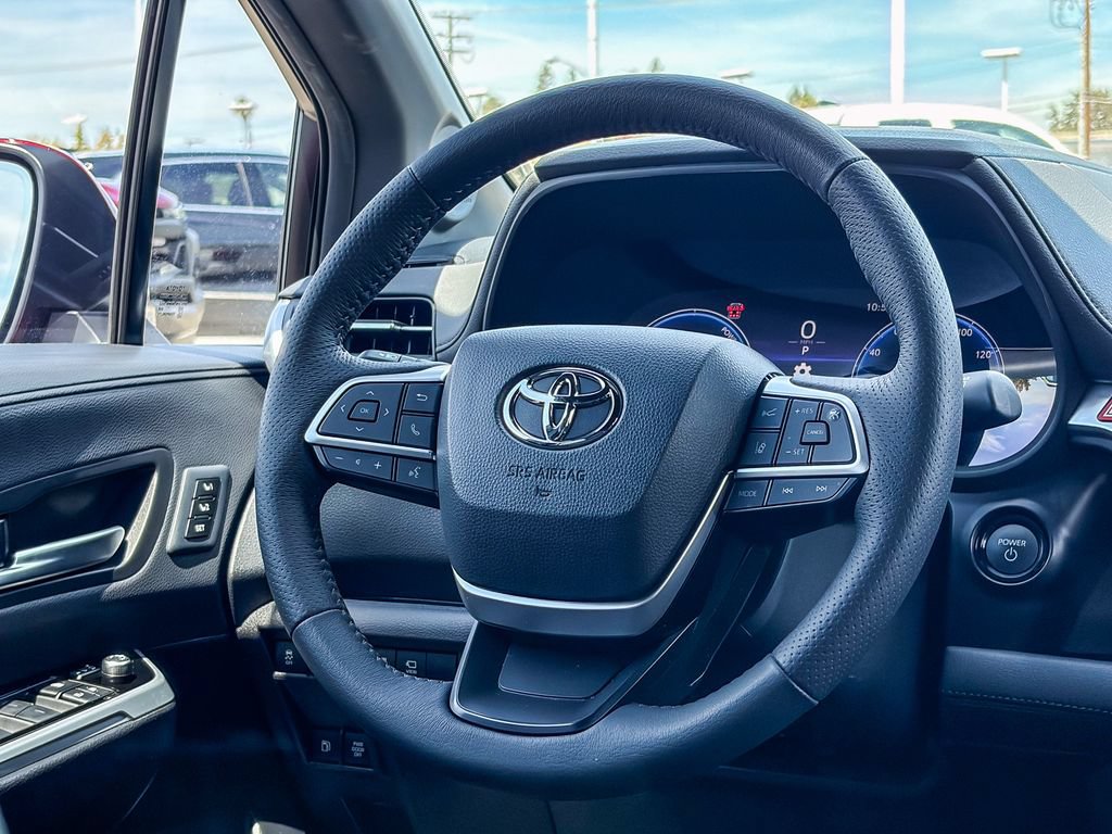 Used 2025 Toyota Sienna Platinum AWD/4WD image 18