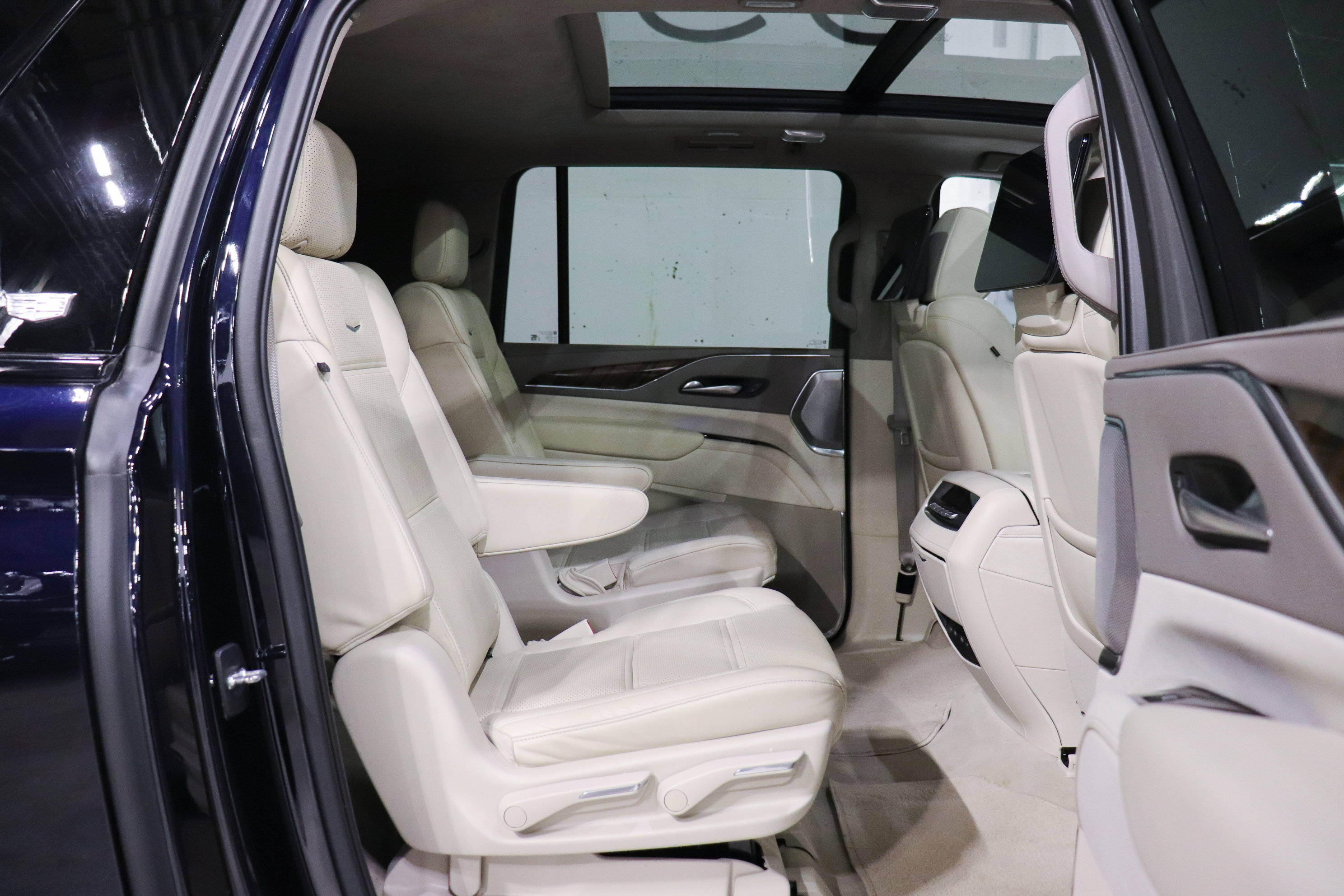 Used 2022 Cadillac Escalade ESV Sport Platinum image 23