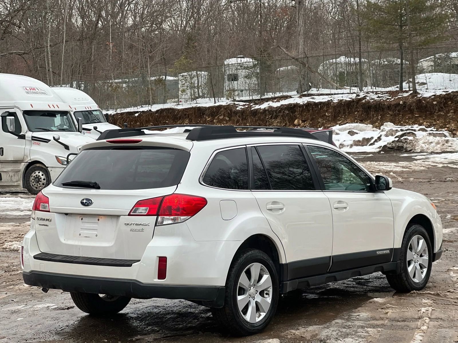 Used 2011 Subaru Outback 2.5i Premium image 6