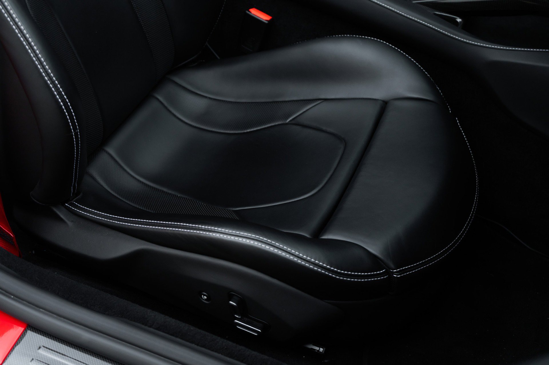 Used 2019 Ferrari Portofino image 32