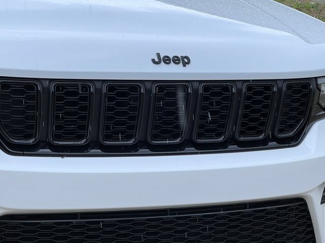 Used 2024 Jeep Grand Cherokee Limited AWD/4WD image 41