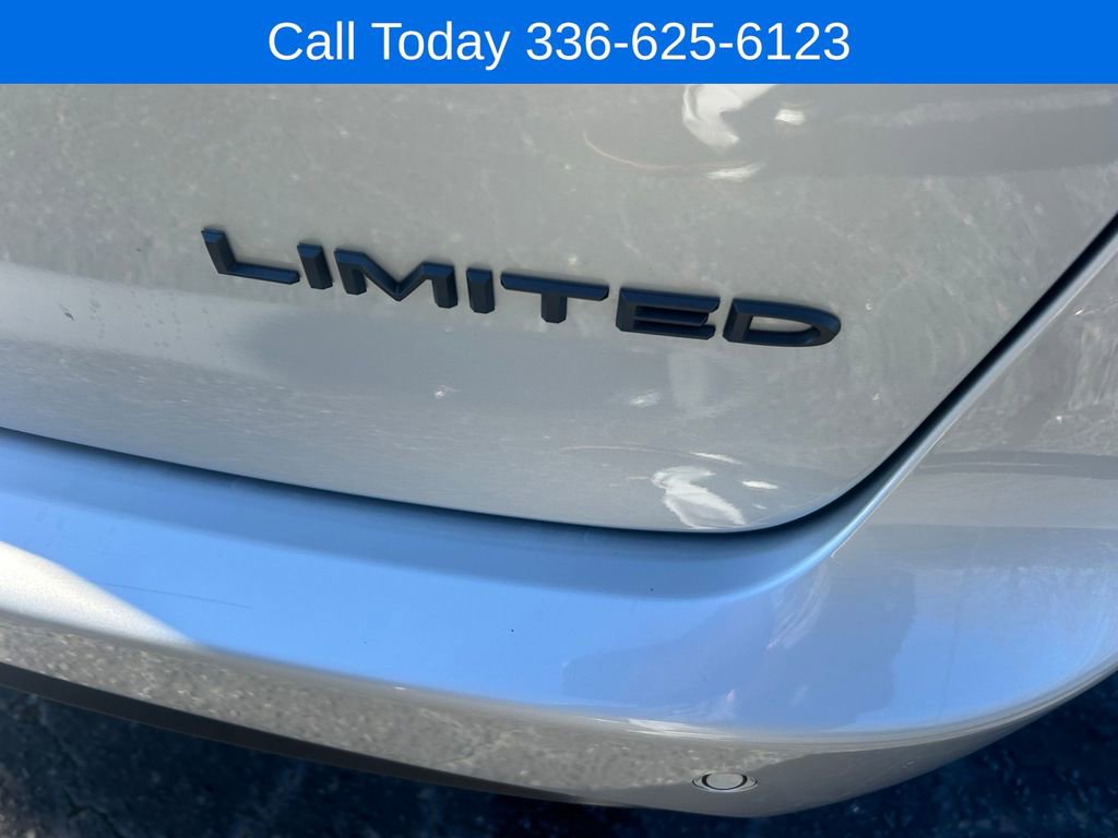 New 2026 Chrysler Pacifica Limited w/ S Appearance Package FWD image 11