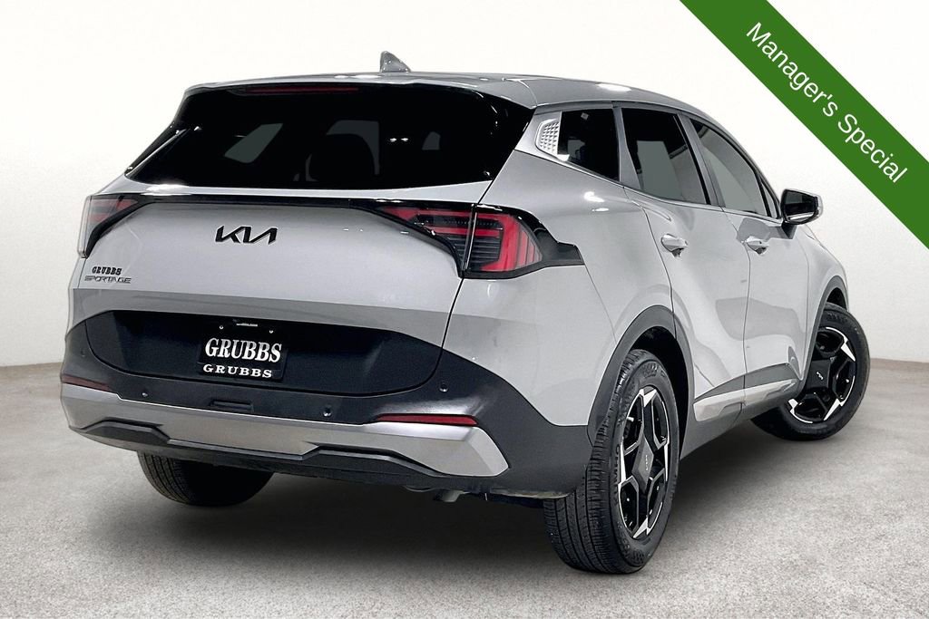 Used 2026 Kia Sportage EX FWD image 2