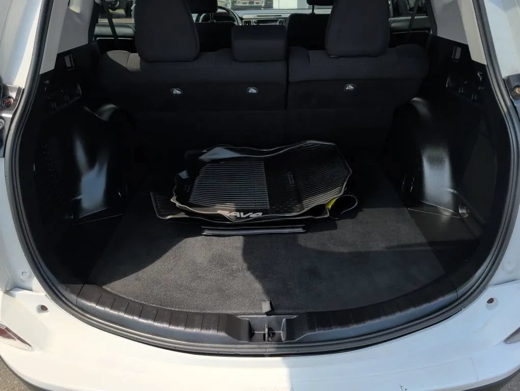 Used 2017 Toyota RAV4 XLE w/ Carpet Mat Package AWD/4WD image 20