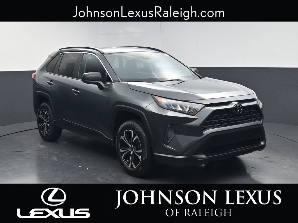 Used 2021 Toyota RAV4 LE FWD image 3