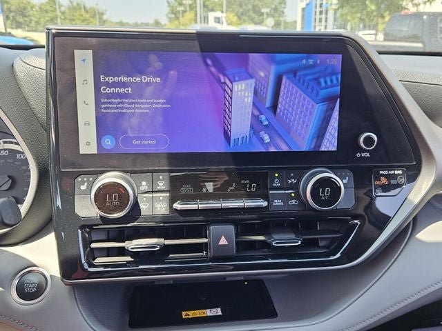 Used 2024 Toyota Highlander XLE FWD image 27