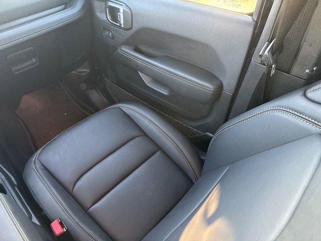 Used 2025 Jeep Gladiator Mojave AWD/4WD image 16