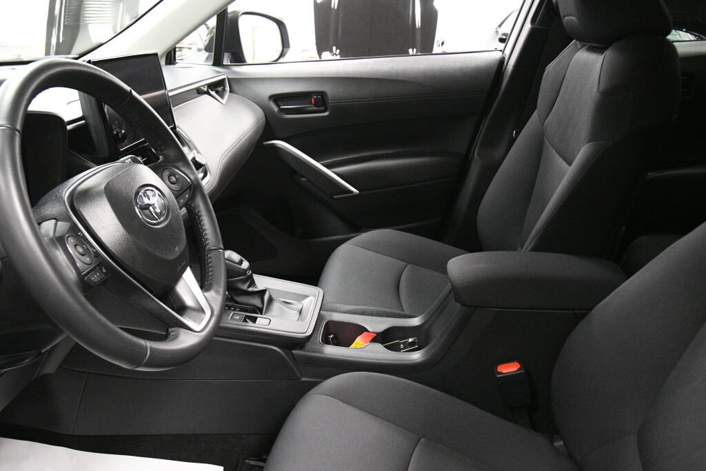 Certified 2026 Toyota Corolla Cross LE FWD image 19