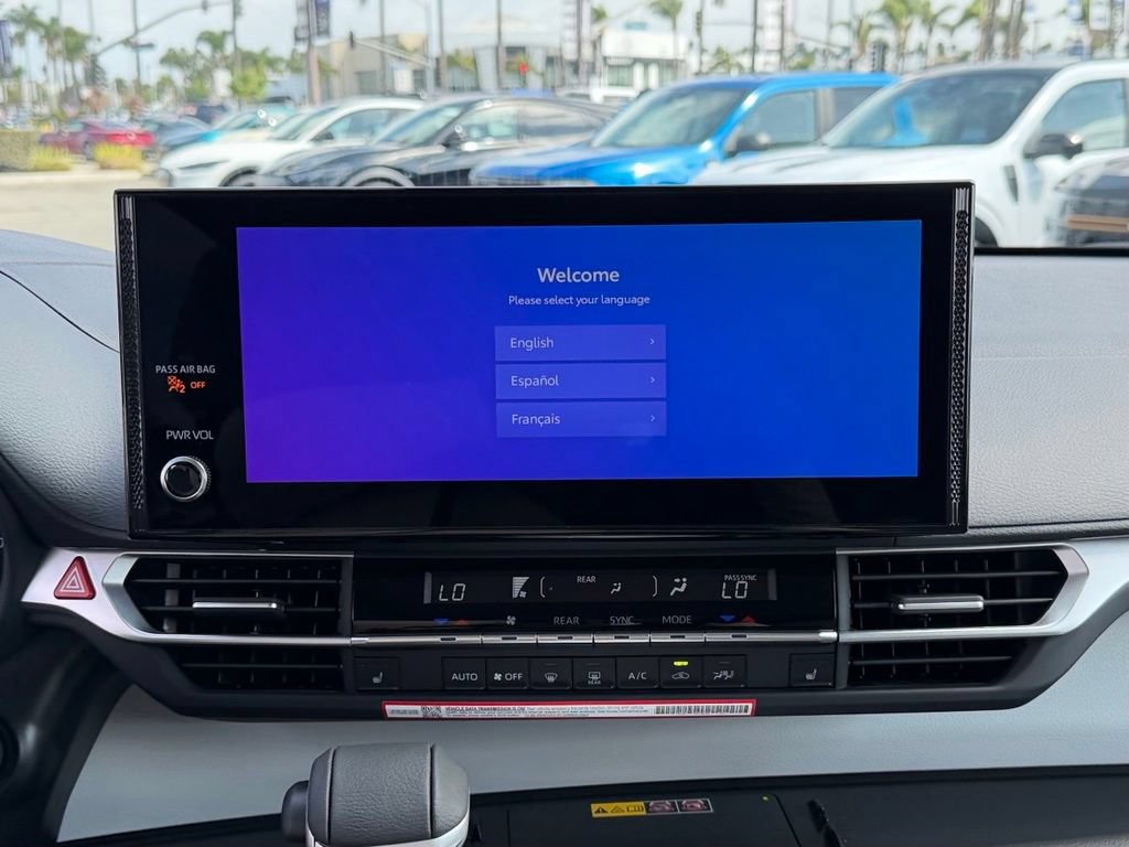 Used 2026 Toyota Sienna XLE FWD image 25