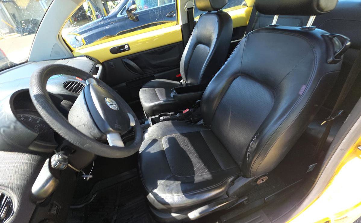 Used 2008 Volkswagen Beetle S image 7
