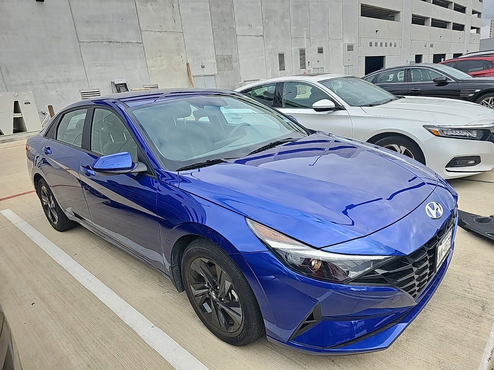 Used 2023 Hyundai Elantra SEL image 2