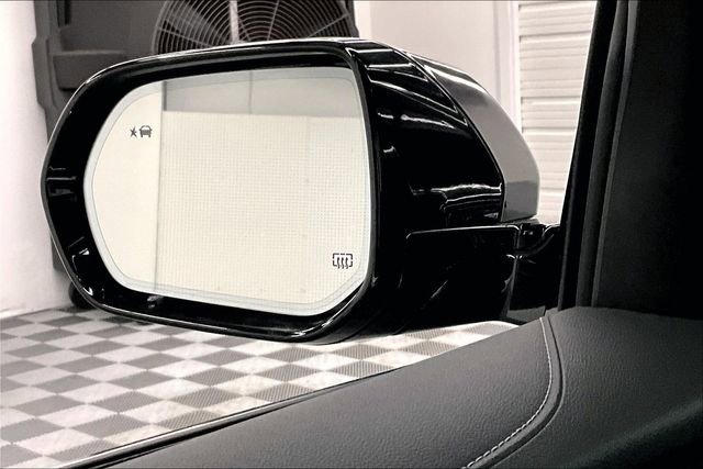 Used 2025 Buick Enclave Avenir w/ Super Cruise Package image 36