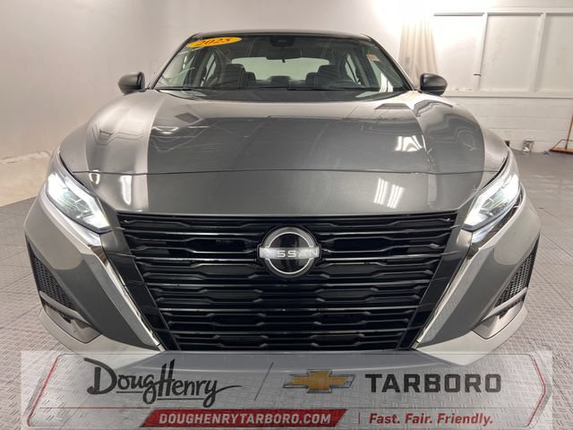 Used 2025 Nissan Altima 2.5 SV FWD image 2