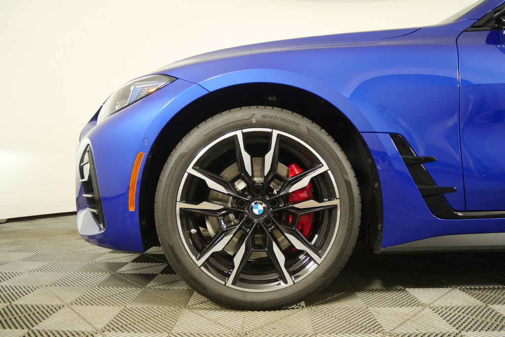 Used 2026 BMW M440i w/ Premium Package RWD image 2