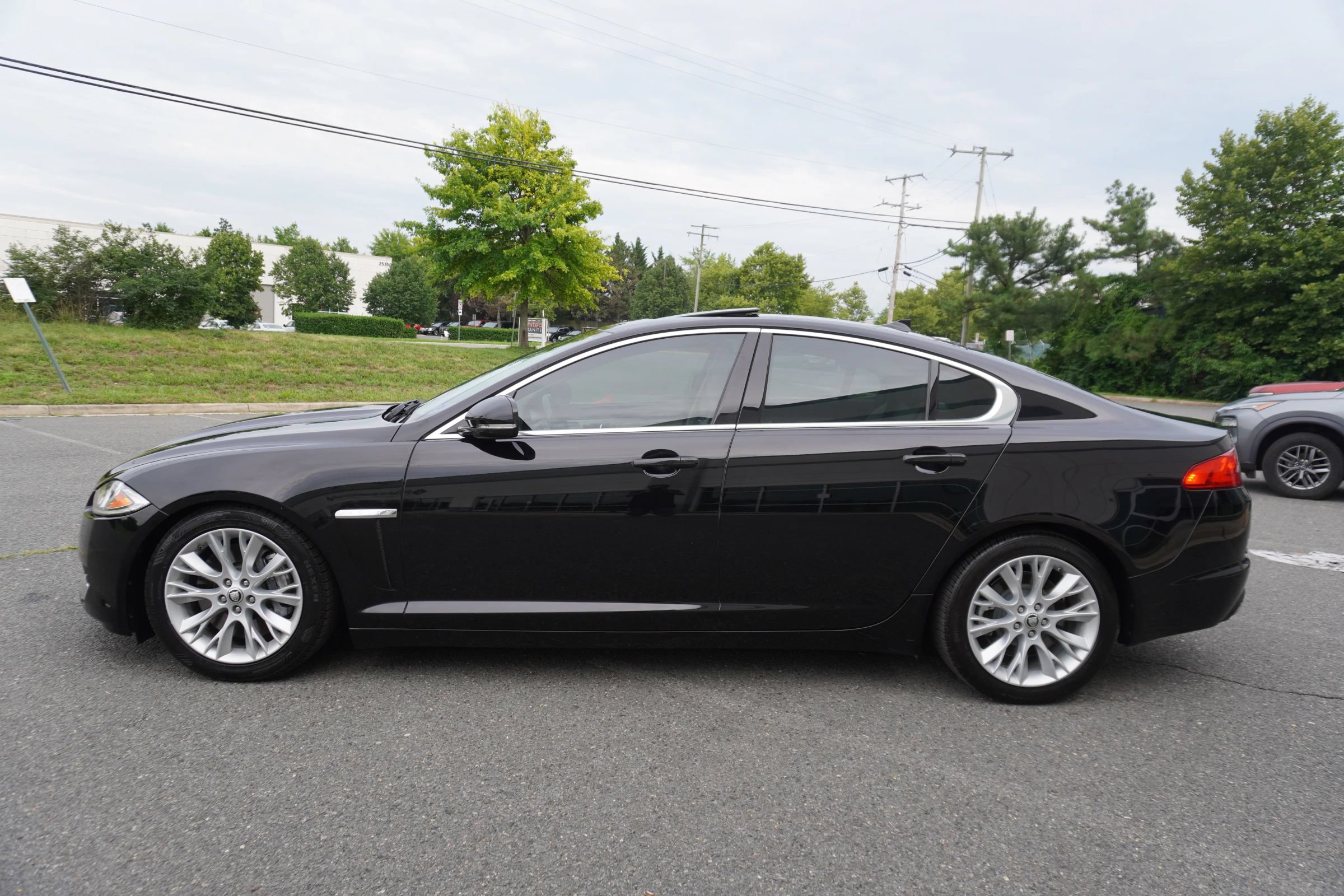 Used 2013 Jaguar XF 3.0 RWD image 4