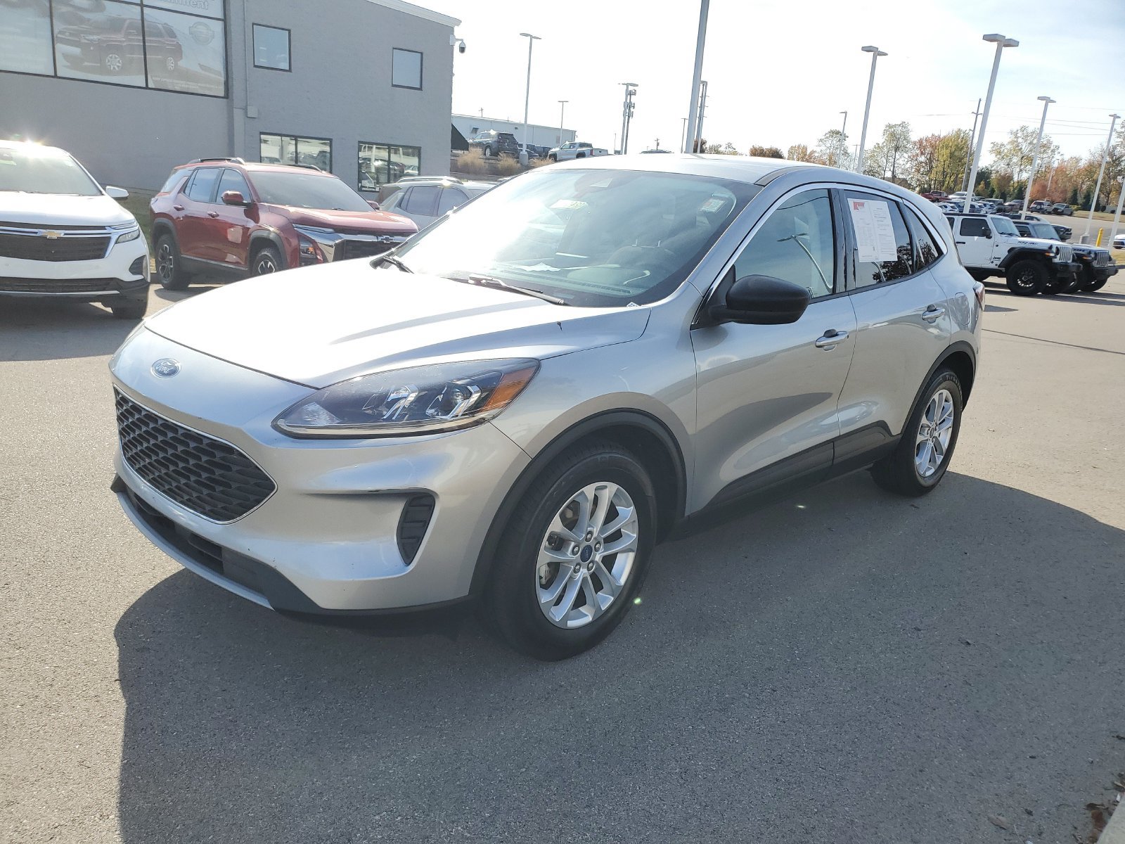 Used 2022 Ford Escape SE FWD image 2