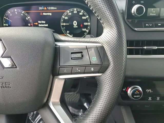 Used 2024 Mitsubishi Outlander SE image 18