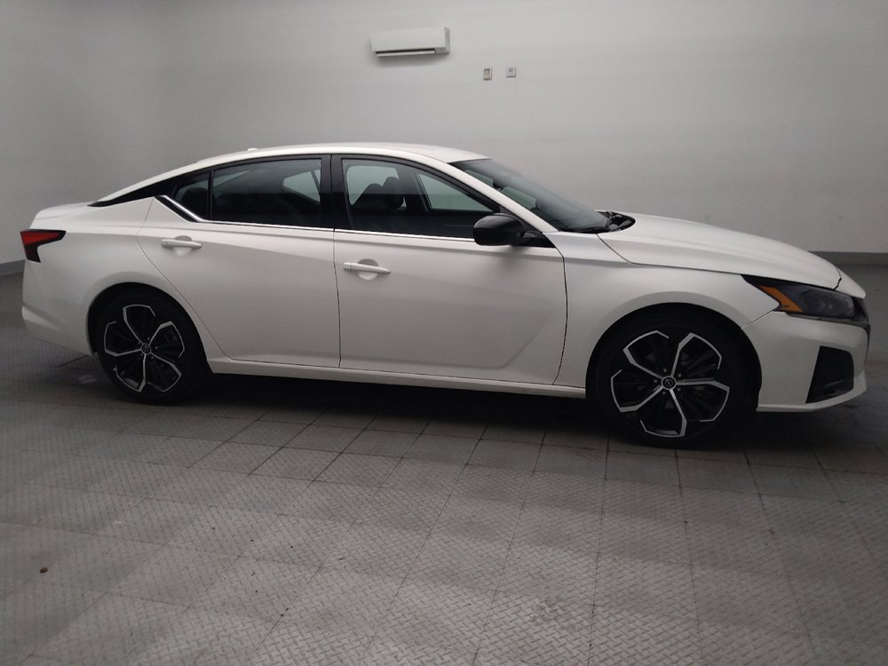 Used 2024 Nissan Altima 2.5 SR FWD image 11