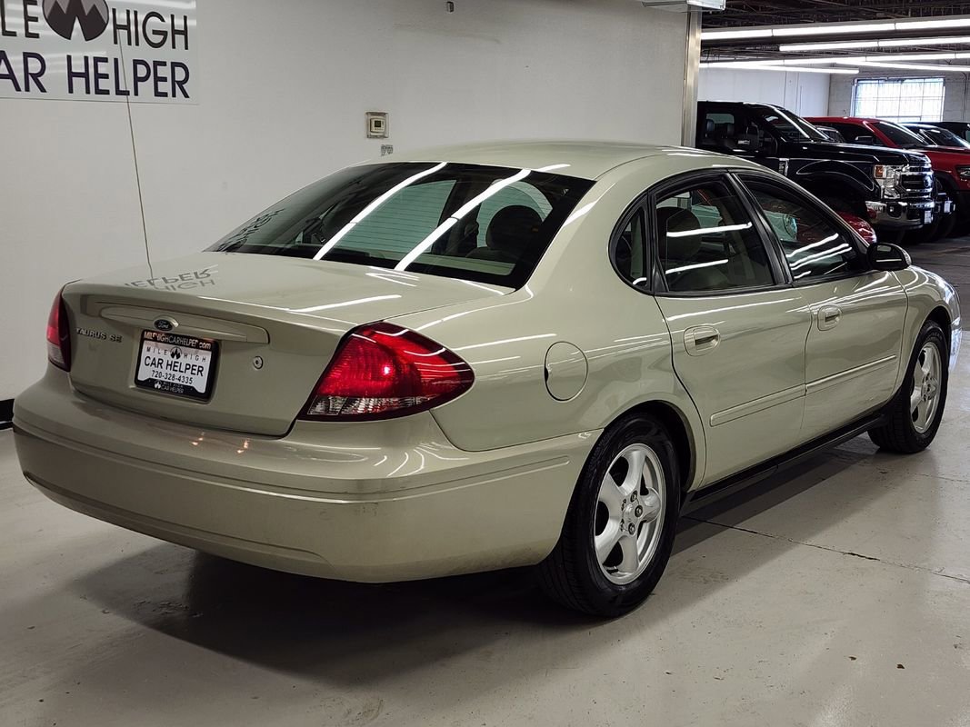 Used 2004 Ford Taurus SE image 5