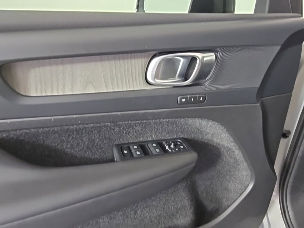 Certified 2023 Volvo XC40 B5 Plus w/ Driver Assist Package image 24