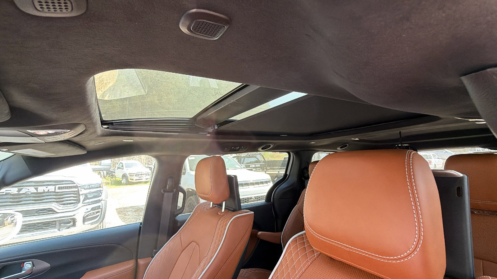 Used 2024 Chrysler Pacifica Pinnacle image 18