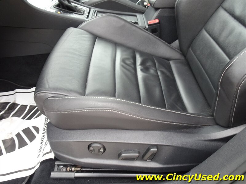 Used 2015 Volkswagen Golf R 4-Door AWD/4WD image 31