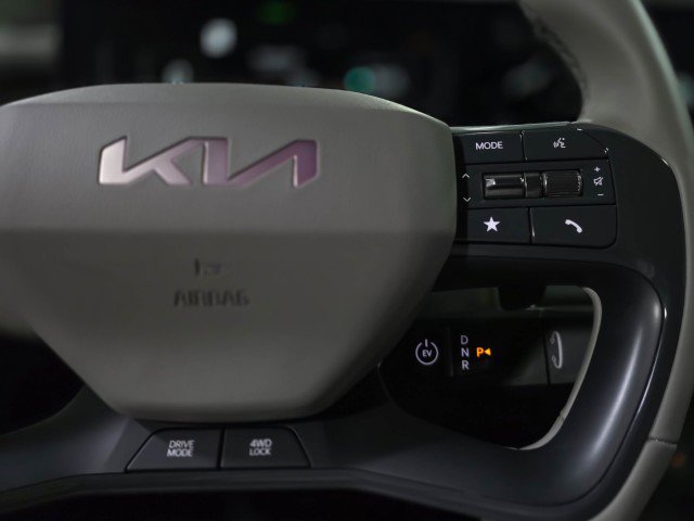 Used 2024 Kia EV9 Land image 23