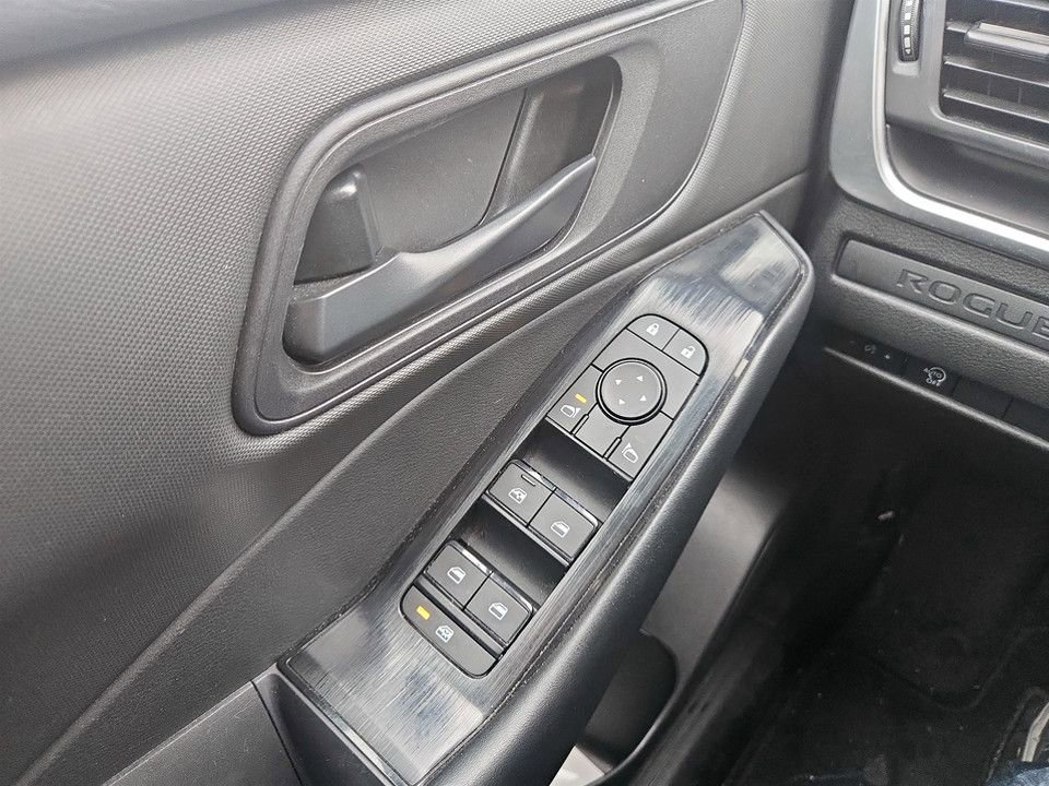 Used 2024 Nissan Rogue S image 20