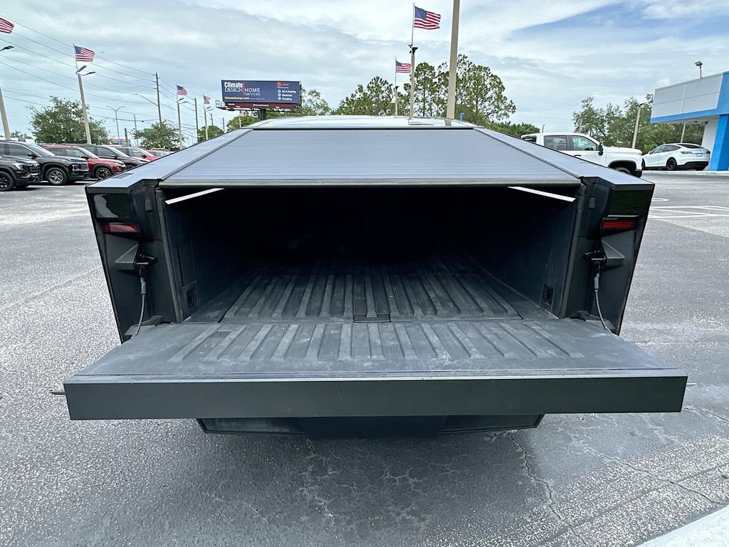 Used 2024 Tesla Cybertruck AWD Crew Cab image 23