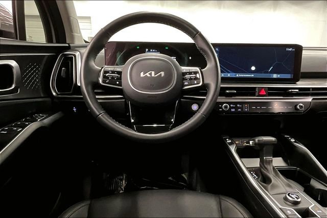 Used 2025 Kia Sorento S image 6
