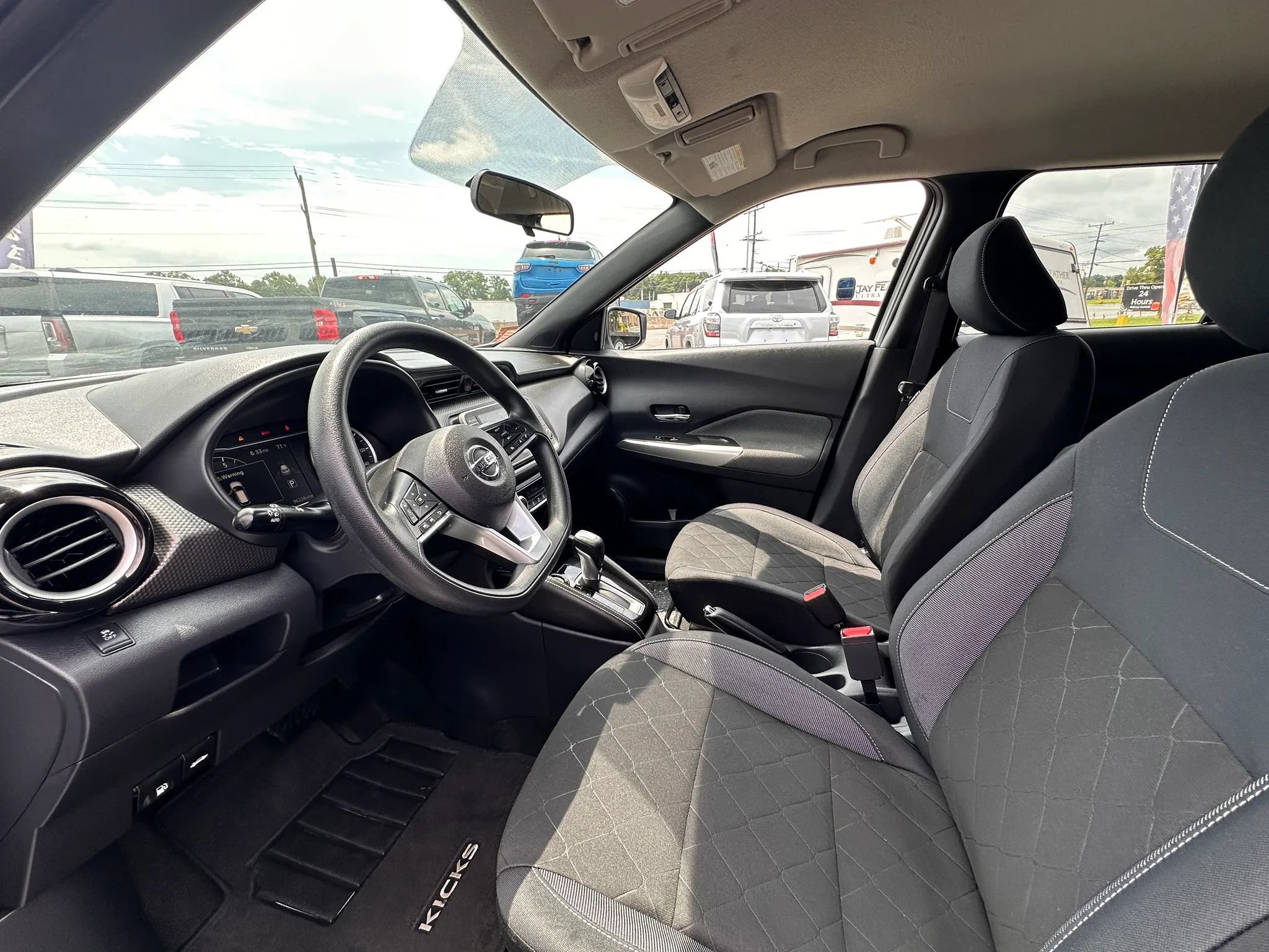 Used 2018 Nissan Kicks SV FWD image 10
