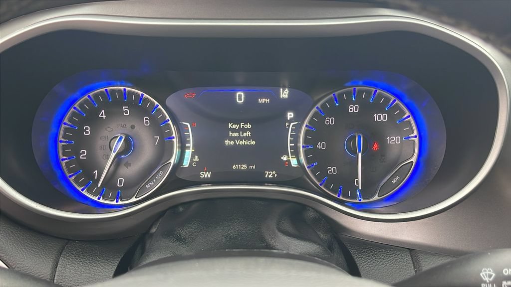 Used 2024 Chrysler Pacifica Touring-L FWD image 23