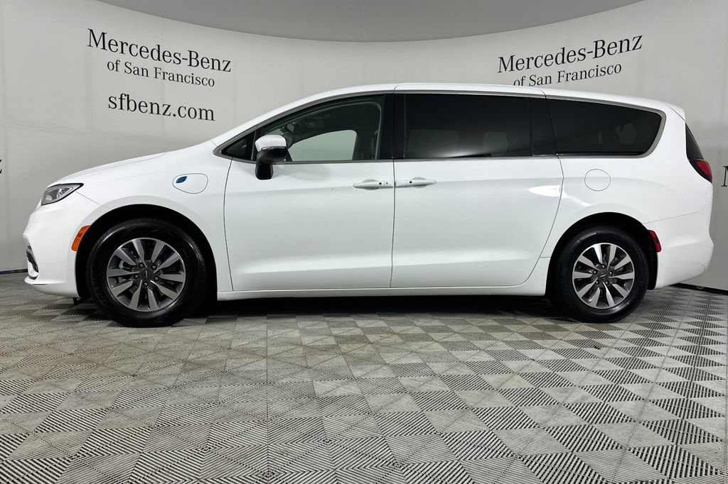 Used 2023 Chrysler Pacifica Touring-L FWD image 7