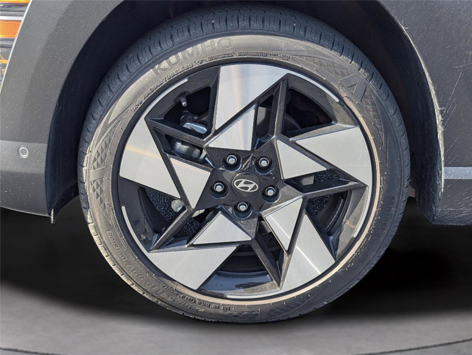 Used 2024 Hyundai Kona Limited image 9