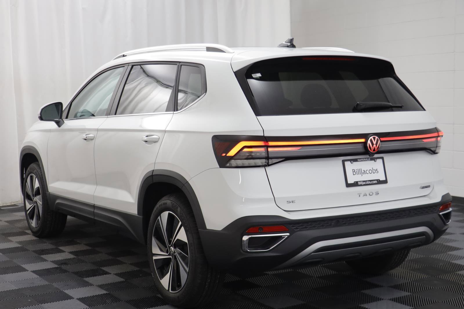 New 2026 Volkswagen Taos SE image 14
