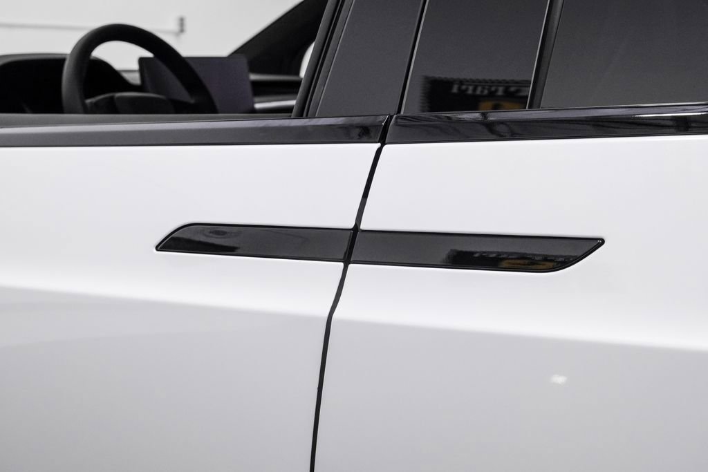 Used 2023 Tesla Model X image 45