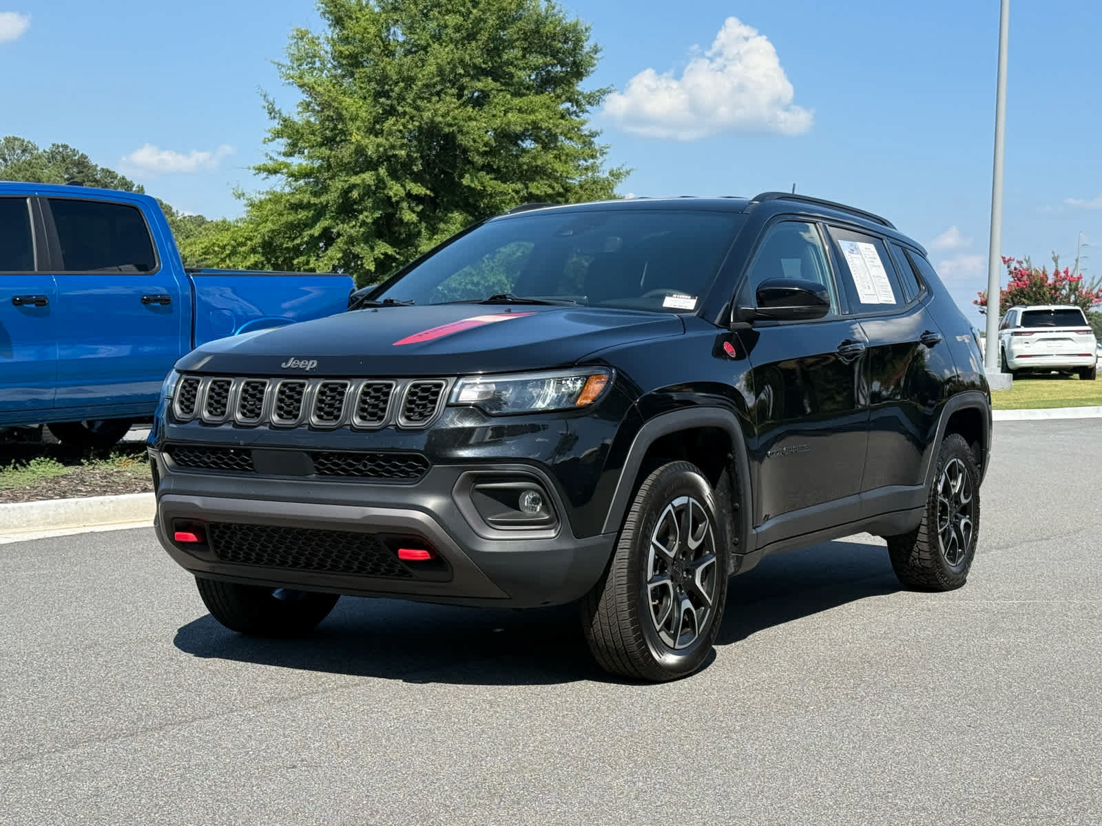 Used 2024 Jeep Compass Trailhawk AWD/4WD image 1