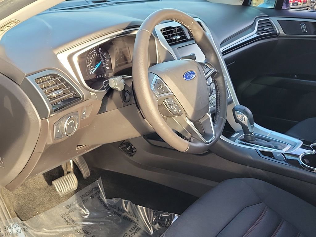Used 2016 Ford Fusion SE image 13