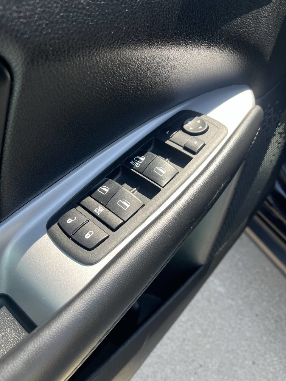 Used 2018 Dodge Journey SE w/ Safe & Sound Group image 13