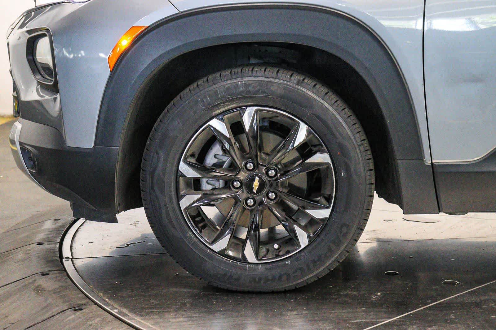 Used 2023 Chevrolet TrailBlazer LT w/ LPO, Blackout Package FWD image 9