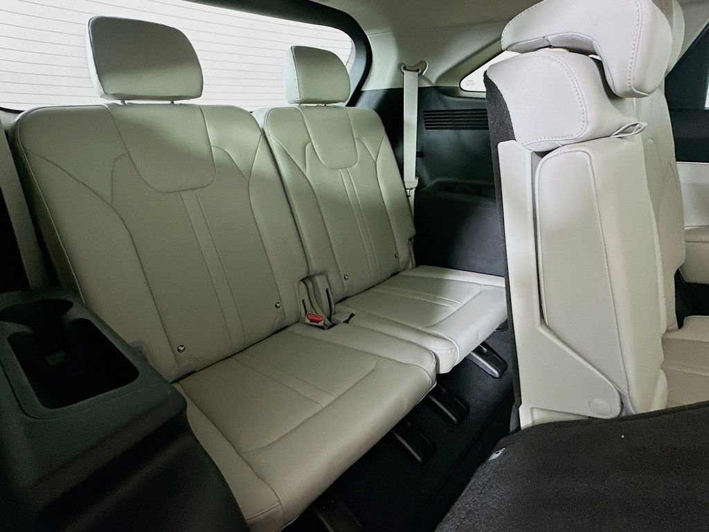 Certified 2025 Kia Sorento S image 9