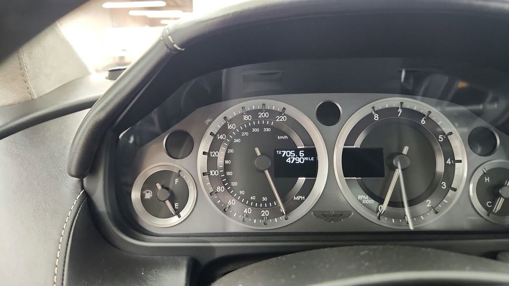 Used 2012 Aston Martin Virage Coupe image 24