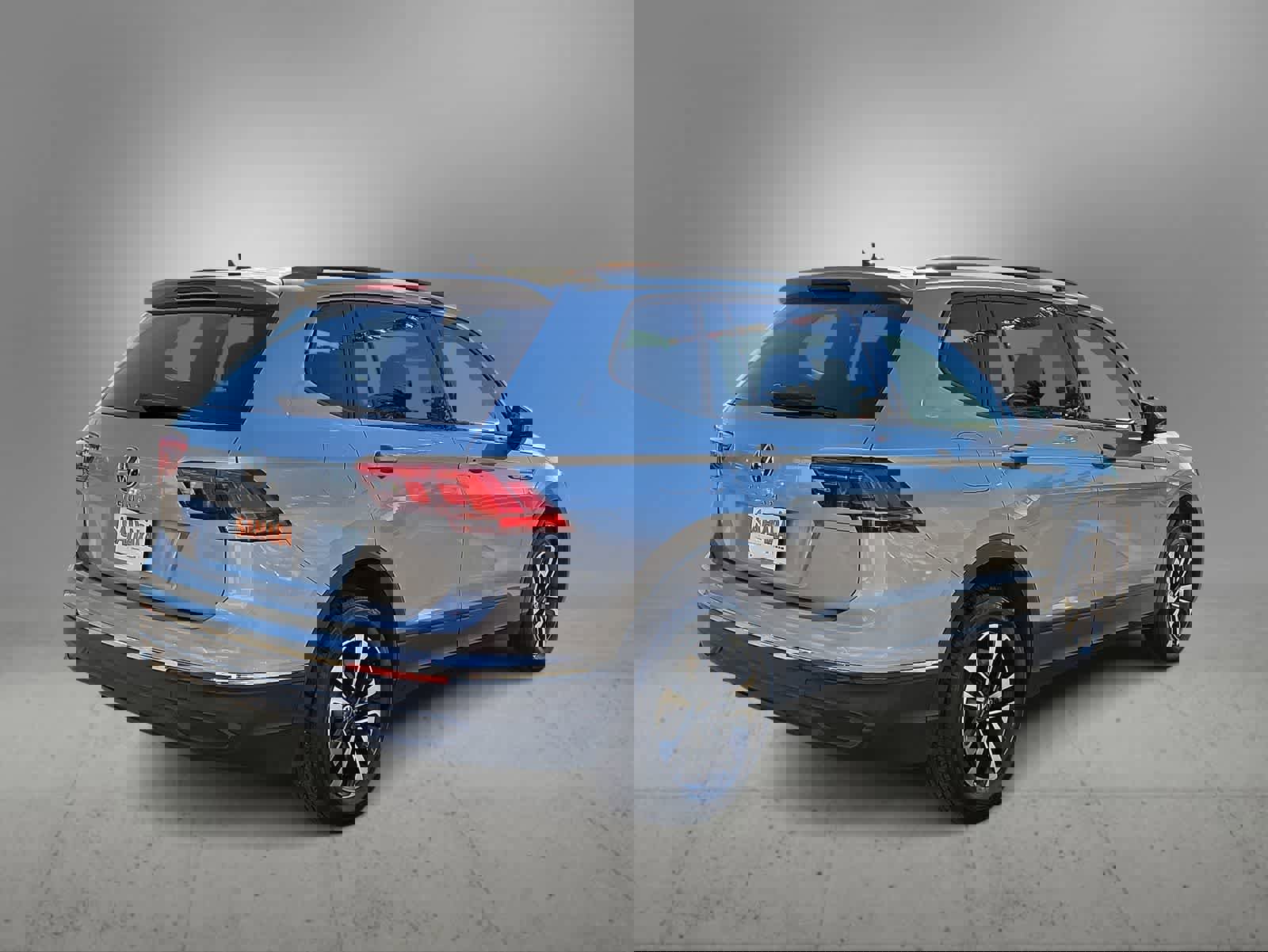 Used 2024 Volkswagen Tiguan S image 9