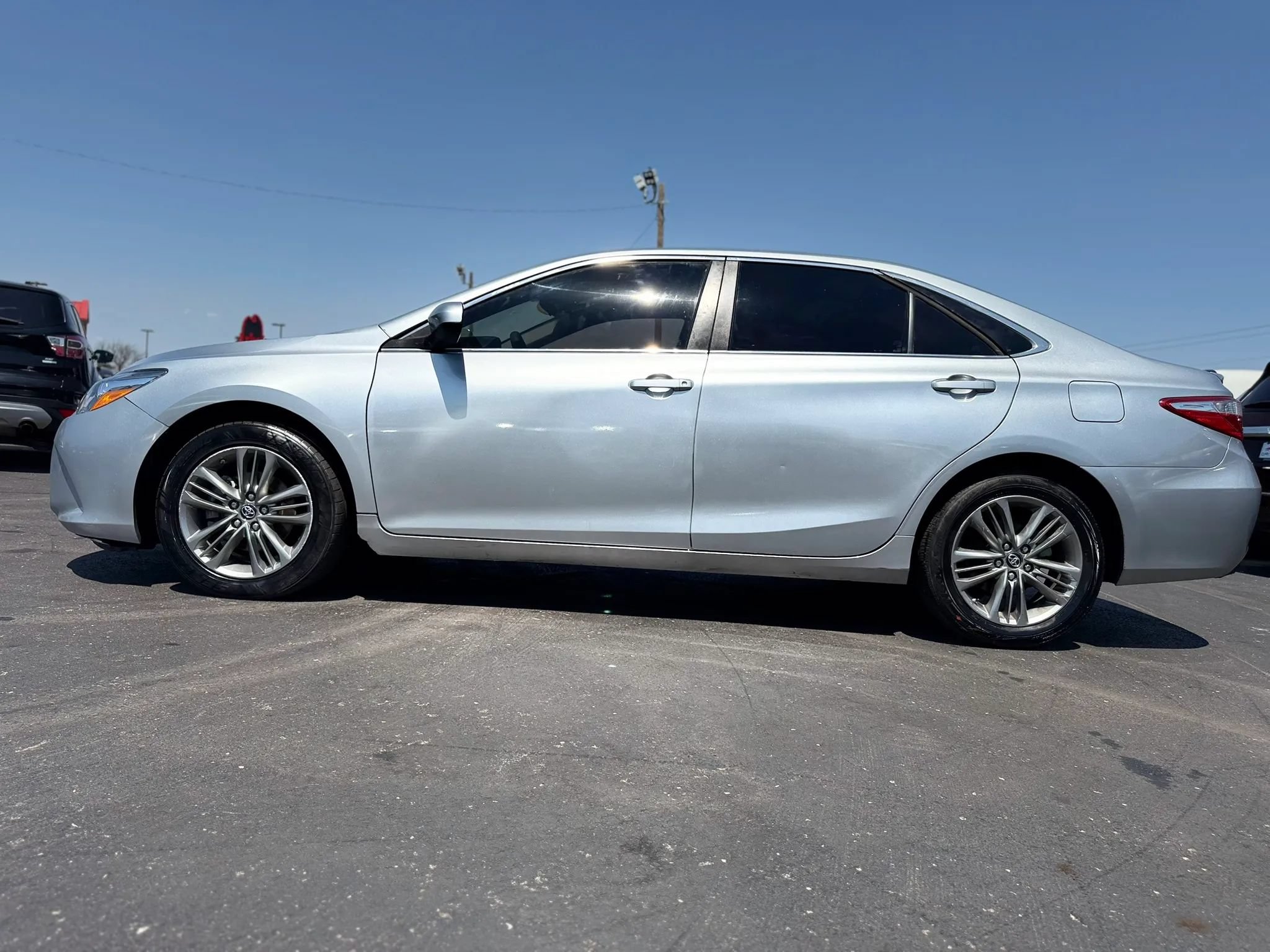 Used 2017 Toyota Camry SE FWD image 6