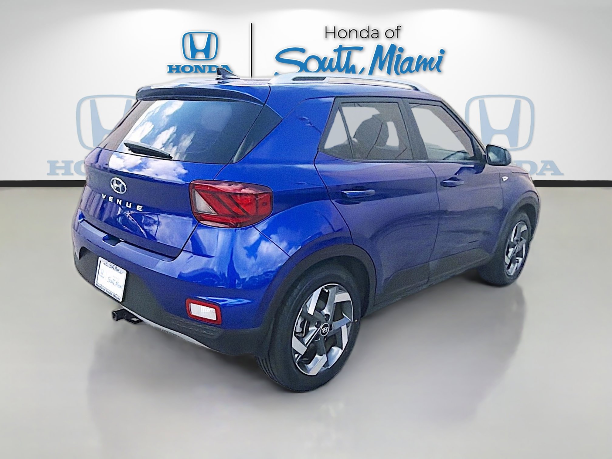 Used 2022 Hyundai Venue Limited FWD image 7