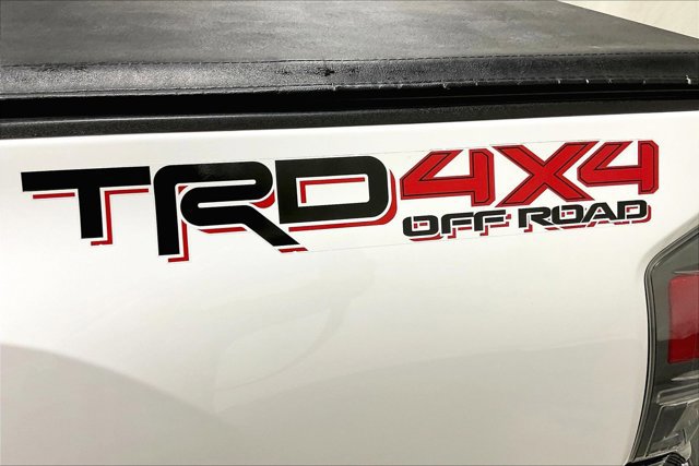 Used 2020 Toyota Tacoma TRD Off-Road w/ Blackout Package AWD/4WD image 8