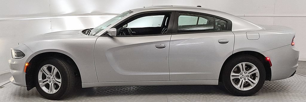 Used 2020 Dodge Charger SXT w/ Leather Interior Group RWD image 5